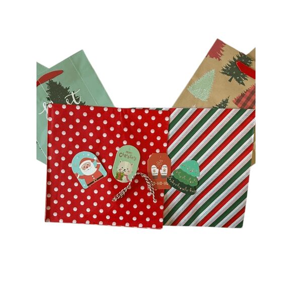 B3. Complete Christmas/Holiday Gift Bag Set- Set of 4 - Picture 2 of 3